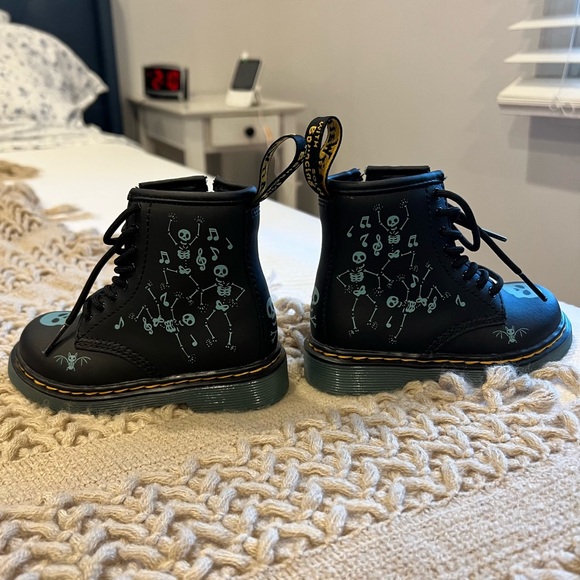 Dr. Martens 1460 Skelly Print Hydro boot - Picture 3 of 5